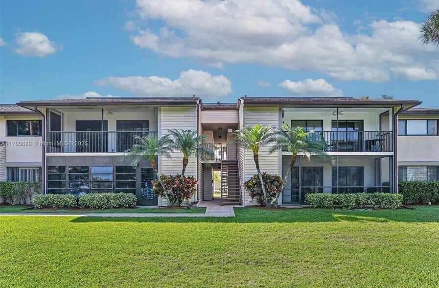 Ext building - 15492 Lakes of Delray Blvd