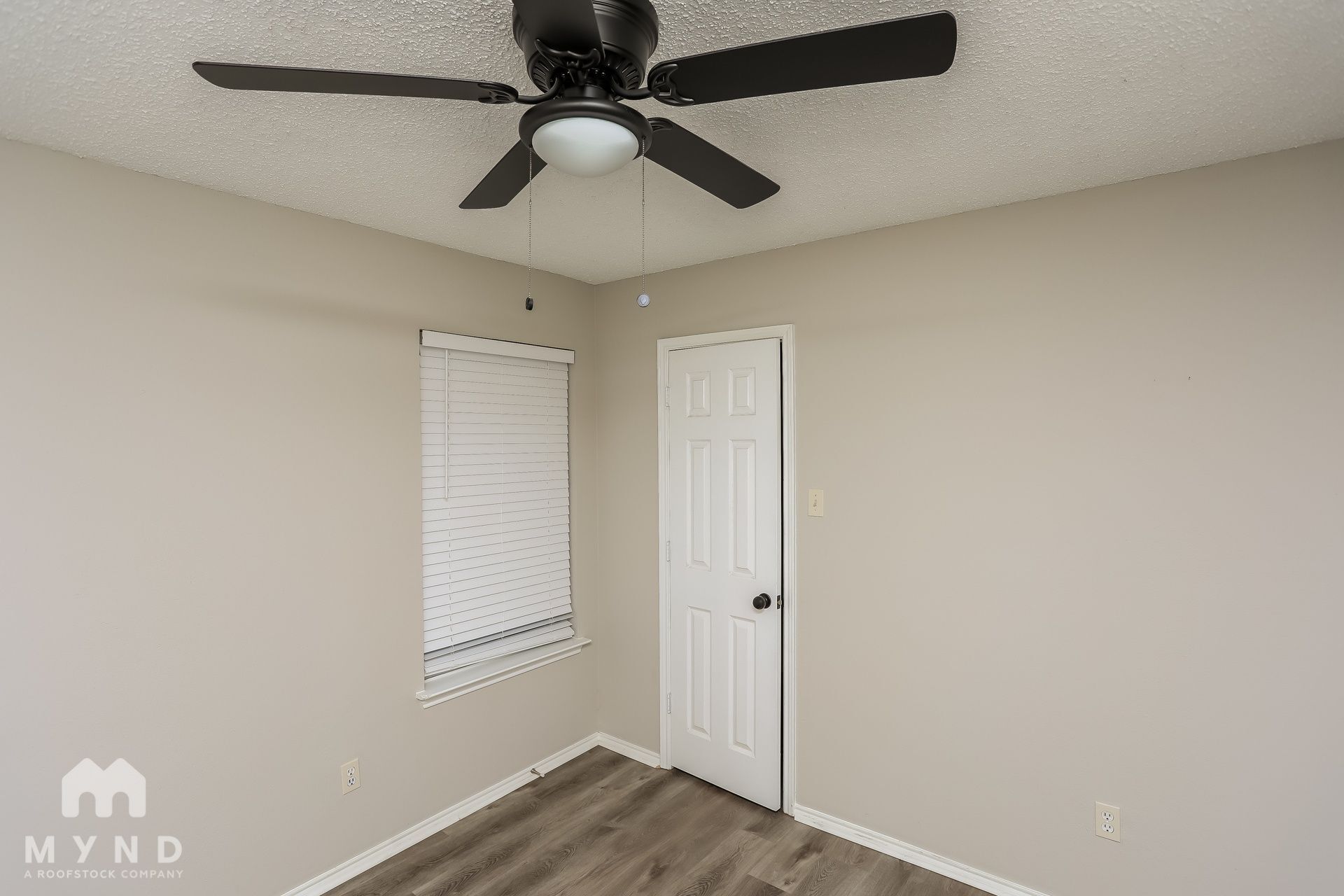 Building Photo - 605 Raven Dr
