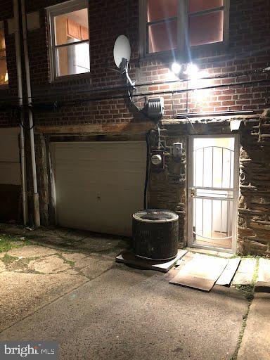 Building Photo - 5925 Summerdale Ave