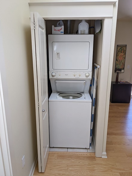 Building Photo - 326 Queen Anne Ave N