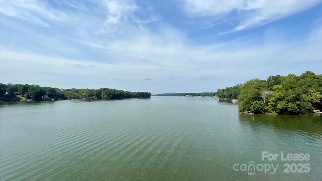 Building Photo - 9816 Emerald Point Dr