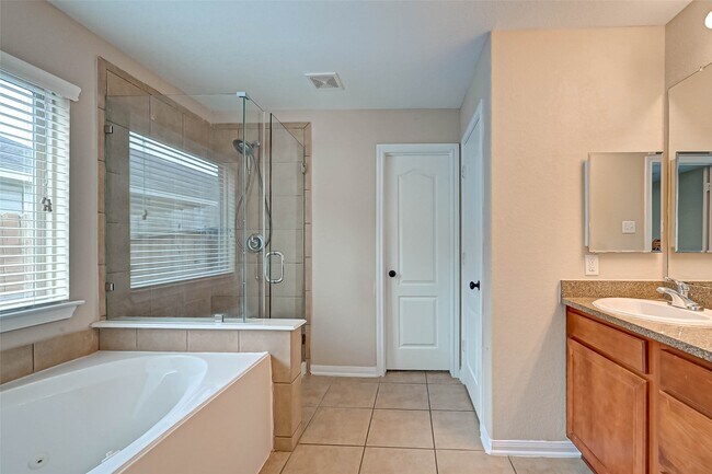 Building Photo - 6402 Black Bamboo Ln