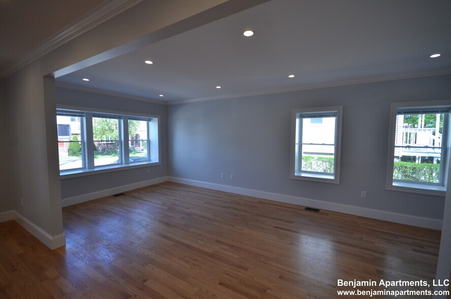 Building Photo - 18 Bothwell Rd