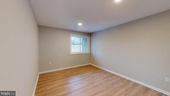 Building Photo - 564 Wilson Bridge Dr