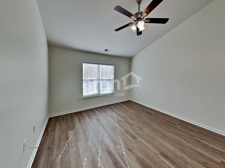 Building Photo - 194 Mott Rd