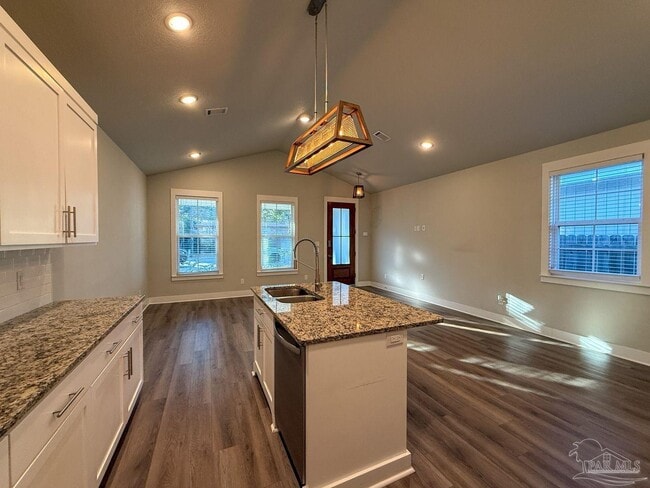 Building Photo - 1006 N D St