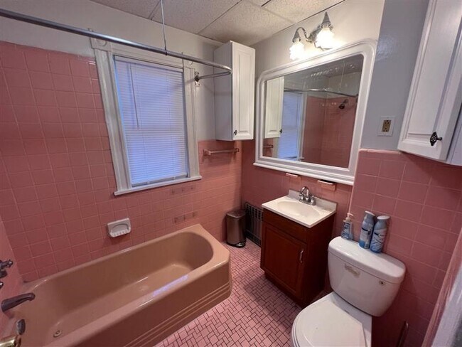 Building Photo - 15 5th St