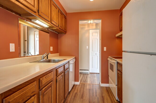 Building Photo - 383 Village Blvd N