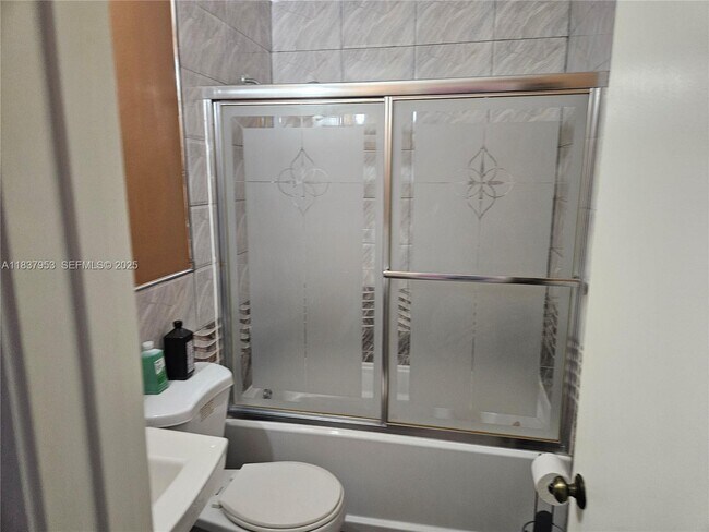 Building Photo - 855 NE 209th St