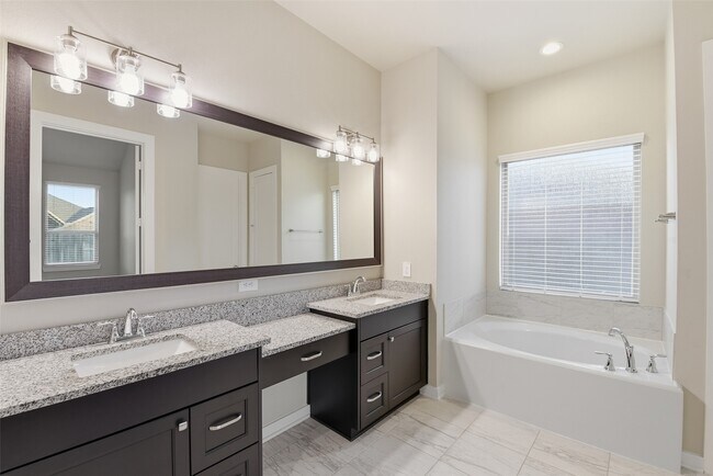 Building Photo - 9515 Willard Dr