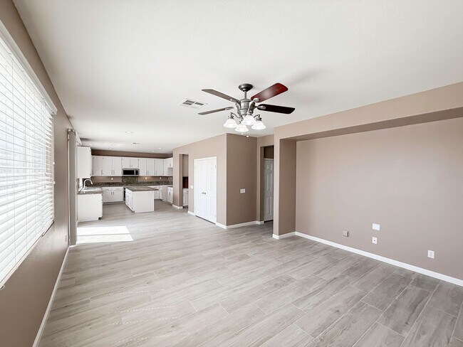 Building Photo - AVAILABLE NOW! 5 Bedroom, Cut-DeSac Home for Rent in a Beautiful, Murrieta Community!