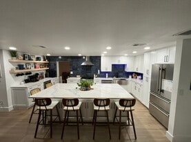 Building Photo - 5530 Bayou Grande Blvd NE