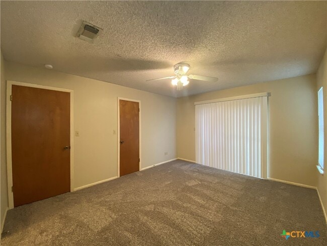 Building Photo - 40 Royal Crest