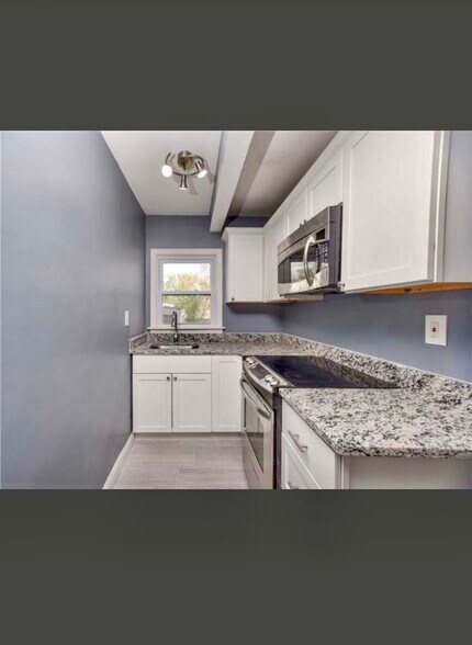 Building Photo - 415 Weeden St
