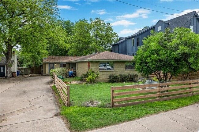 Building Photo - 1717 Bluebonnet Ln