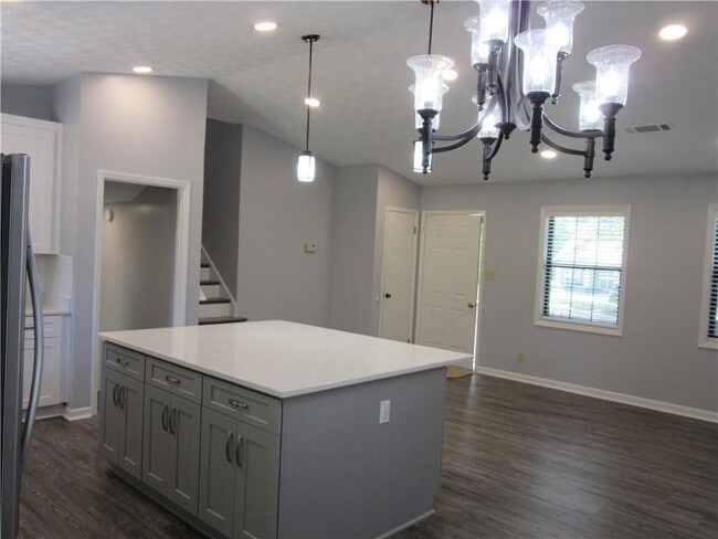 Building Photo - 2254 Post Oak Dr