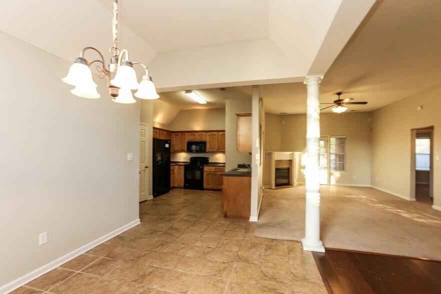 Building Photo - 7182 Crape Myrtle Dr