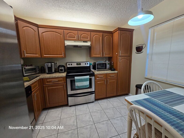 Building Photo - 2900 NW 42nd Ave