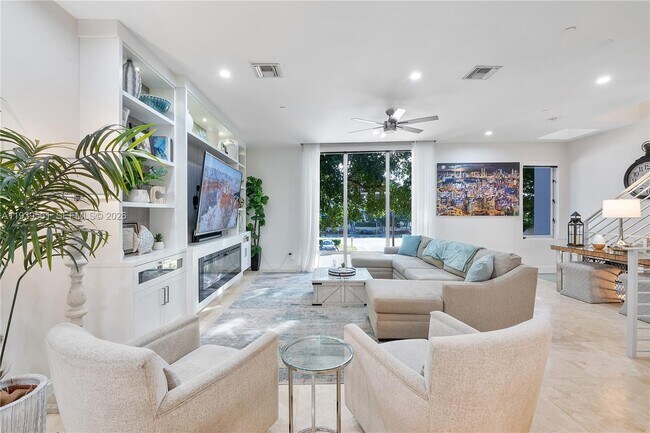 Building Photo - 3266 NE 15th St