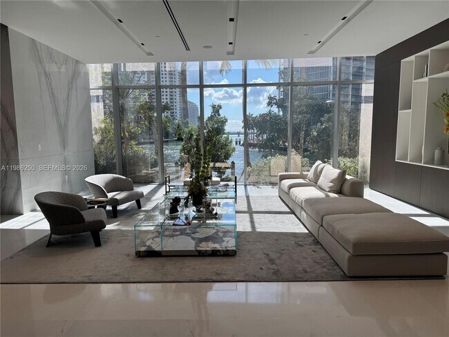 Building Photo - 300 Biscayne Blvd Way