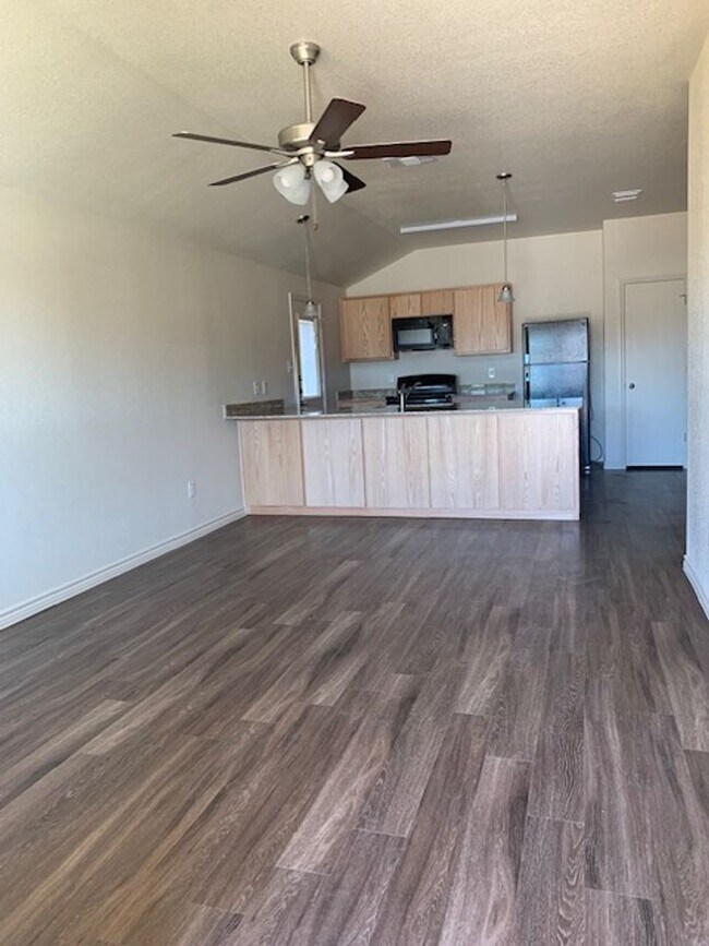 Building Photo - 815 Harley Dr