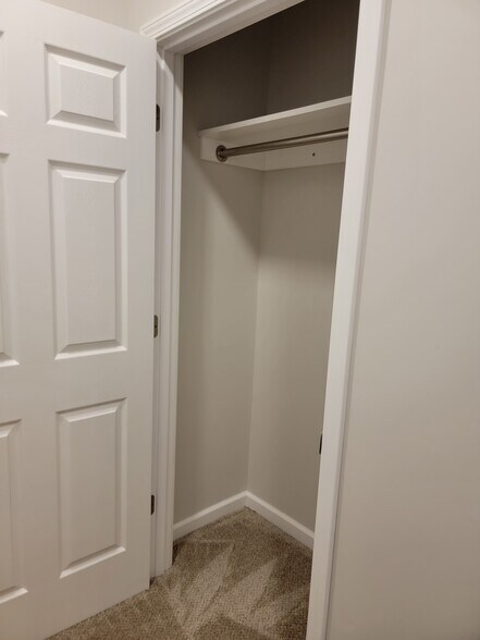Bedroom 3 closet - 919 Arcadian Ave