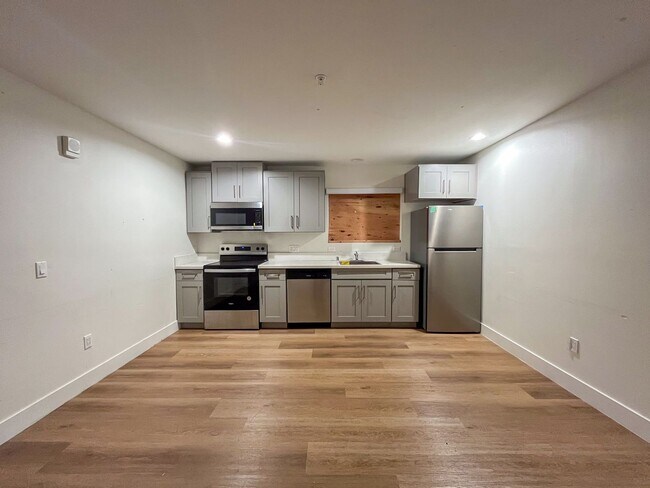 Interior Photo - 610 N Soto St