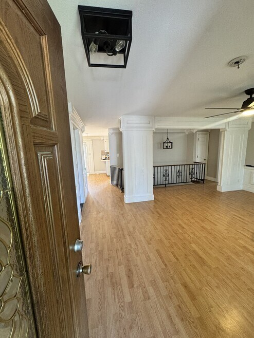 Building Photo - 9239 W Zuni Dr