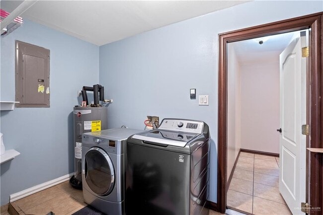 Building Photo - 20 Silverado Dr E