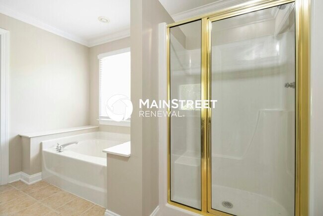 Building Photo - 5 Bedroom Pet-Friendly Home in Charlotte, NC with Main Street Renewal