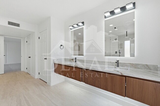 Building Photo - 10643 N Indian Wells Dr