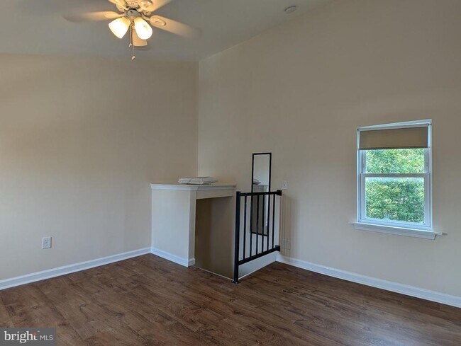 Building Photo - 2546 Tulip St