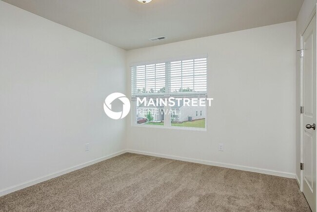 Building Photo - 4 Bedroom Pet-Friendly Home in Zebulon, NC with Main Street Renewal