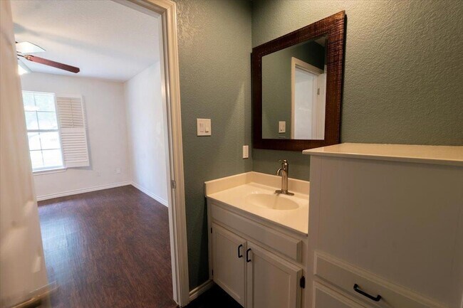 Building Photo - 300 Las Plumas Dr