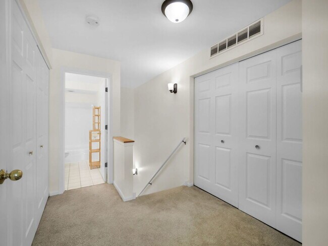 Building Photo - 4934 S Cornell Ave