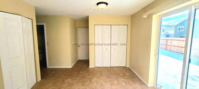 Building Photo - 305 Prairie Ave