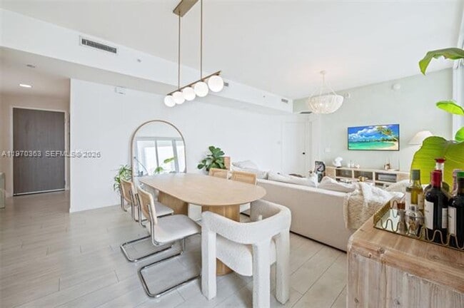 Building Photo - 601 NE 27th St