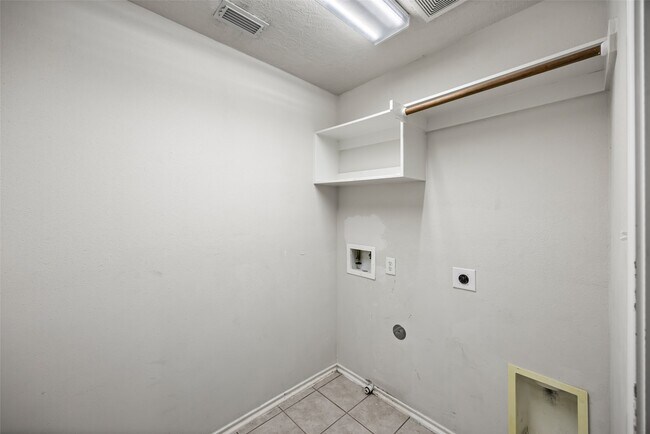 Building Photo - 12427 Oriole Lake Way