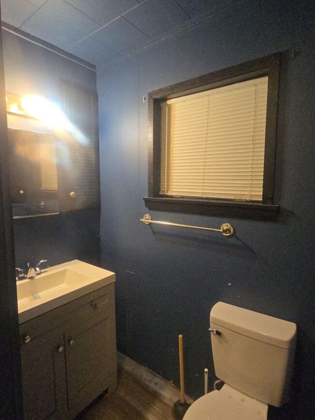 Building Photo - Two Bedroom Home for Rent!
