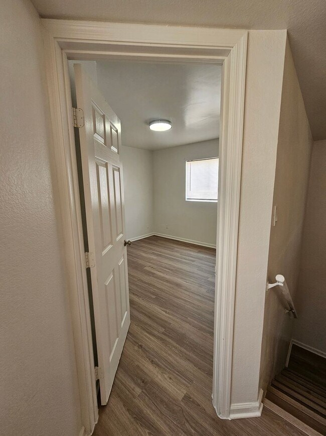 Building Photo - 1715 E Pepper Cir