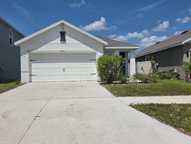 Building Photo - 3 bedroom 2 bathroom HOUSE available now!