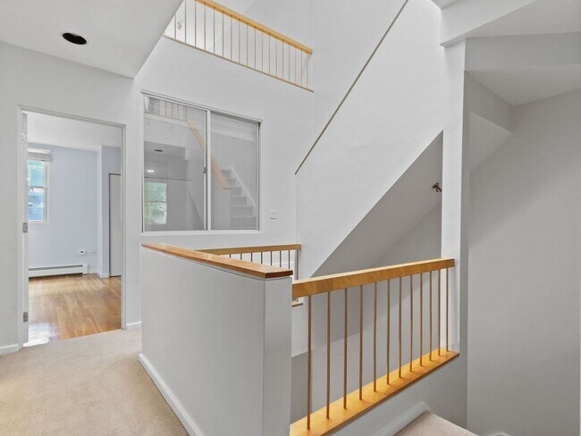 Building Photo - 336 Harvard St