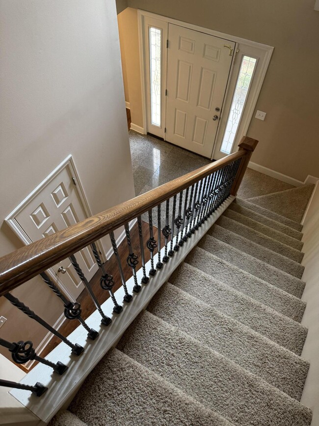 Building Photo - 405 S Village Cir