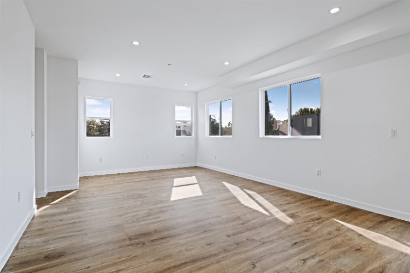 Building Photo - 522 1/2 N St Andrews Pl