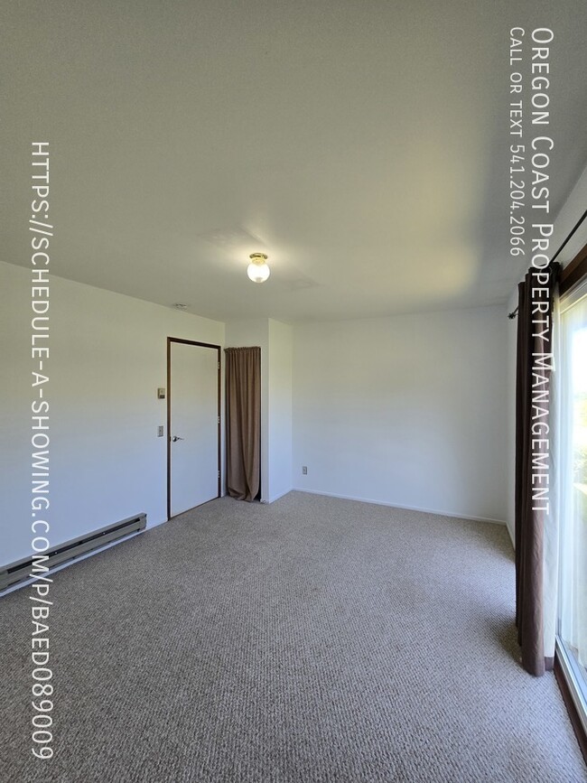 Building Photo - 3bed/2bath - New Deck & Interior Paint