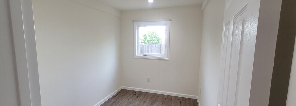 Den/Junior Bedroom - 648 10th Ave
