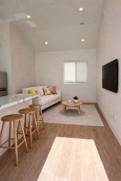 Building Photo - 6641 Glade Ave