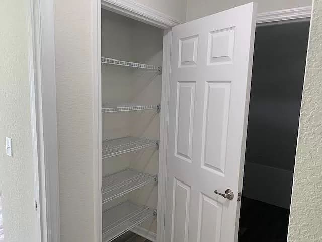 Building Photo - 1 BEDROOM FOR RENT: Private Bedroom W/ Sha...
