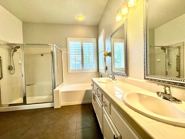 Building Photo - CLEAN AND SPACIOUS ONE STORY, 3 BED, 2 BATH, 2 CAR GARAGE IN WEST SACRAMENTO