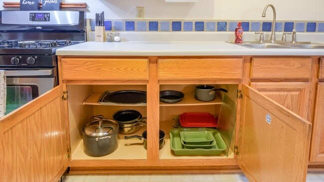 Building Photo - FULLY Furnished Rio Rancho Home, Utilities...